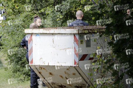 Ermittlungen des BKA im Fall Maddie McCann in einem Schrebergarten in Seelze