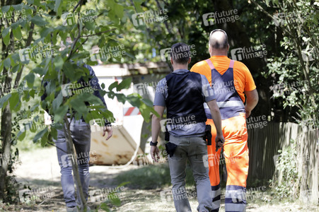 Ermittlungen des BKA im Fall Maddie McCann in einem Schrebergarten in Seelze