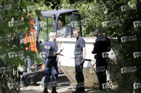 Ermittlungen des BKA im Fall Maddie McCann in einem Schrebergarten in Seelze