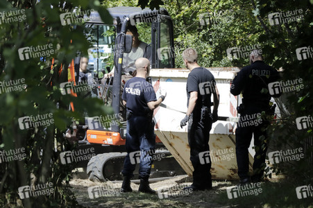 Ermittlungen des BKA im Fall Maddie McCann in einem Schrebergarten in Seelze