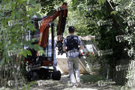 Ermittlungen des BKA im Fall Maddie McCann in einem Schrebergarten in Seelze