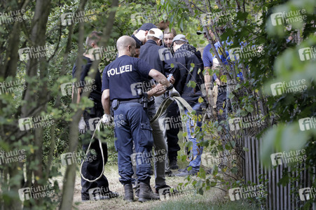 Ermittlungen des BKA im Fall Maddie McCann in einem Schrebergarten in Seelze