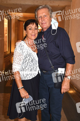 Theaterpremiere 'Schwiegermutter und andere Bosheiten' in München