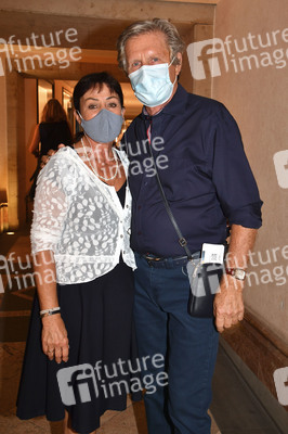 Theaterpremiere 'Schwiegermutter und andere Bosheiten' in München