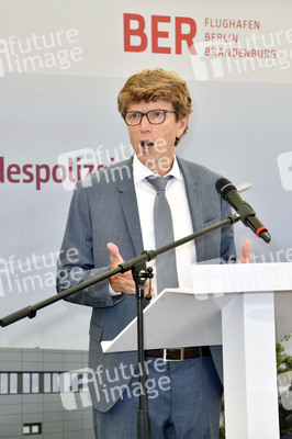 Fototermin zur Fertigstellung des Dienstgebäudes der Bundespolizei am BER in Berlin