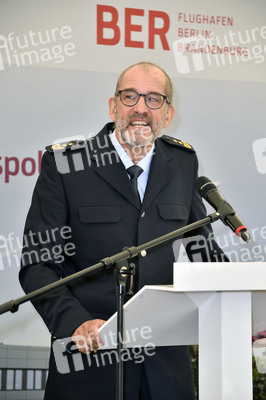 Fototermin zur Fertigstellung des Dienstgebäudes der Bundespolizei am BER in Berlin