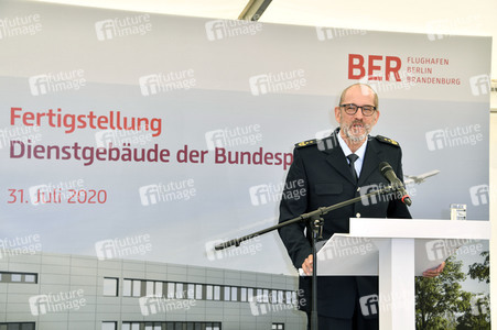 Fototermin zur Fertigstellung des Dienstgebäudes der Bundespolizei am BER in Berlin