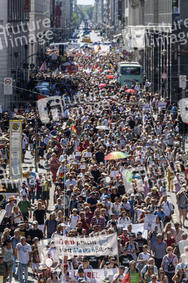 Protest gegen Corona-Maßnahmen in Berlin