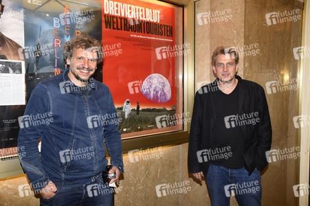 Preview 'Dreiviertelblut - Weltraumtouristen' in München