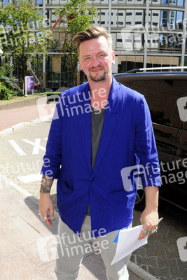 Ankünfte zur Aufzeichnung der TV Show 'Die Roland Kaiser Show: Liebe kann uns retten' in Leipzig