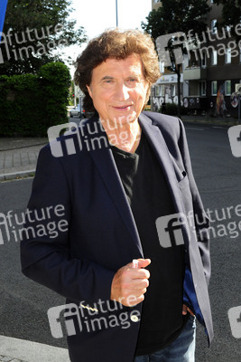 Ankünfte zur Aufzeichnung der TV Show 'Die Roland Kaiser Show: Liebe kann uns retten' in Leipzig