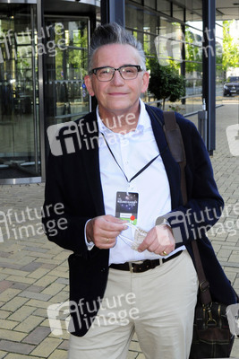 Ankünfte zur Aufzeichnung der TV Show 'Die Roland Kaiser Show: Liebe kann uns retten' in Leipzig