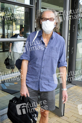 Ankünfte zur Aufzeichnung der TV Show 'Die Roland Kaiser Show: Liebe kann uns retten' in Leipzig