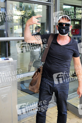 Ankünfte zur Aufzeichnung der TV Show 'Die Roland Kaiser Show: Liebe kann uns retten' in Leipzig