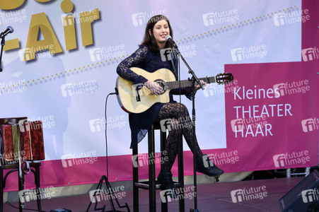 Auftritt von Claudia Pichler in Haar