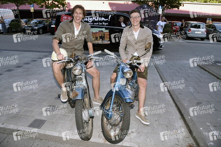 Filmpremiere 'Ausgrissn! In der Lederhosn nach Las Vegas' in Erding