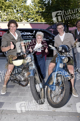 Filmpremiere 'Ausgrissn! In der Lederhosn nach Las Vegas' in Erding