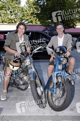 Filmpremiere 'Ausgrissn! In der Lederhosn nach Las Vegas' in Erding