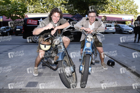 Filmpremiere 'Ausgrissn! In der Lederhosn nach Las Vegas' in Erding