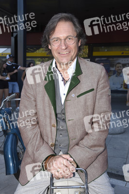 Filmpremiere 'Ausgrissn! In der Lederhosn nach Las Vegas' in Erding