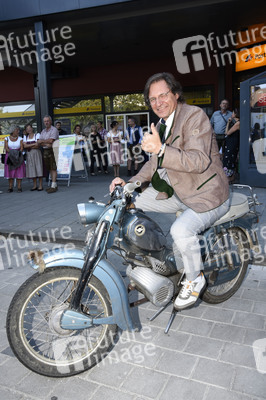 Filmpremiere 'Ausgrissn! In der Lederhosn nach Las Vegas' in Erding