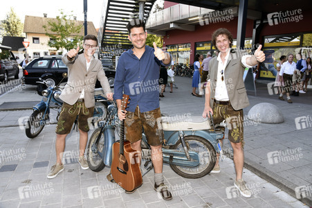 Filmpremiere 'Ausgrissn! In der Lederhosn nach Las Vegas' in Erding