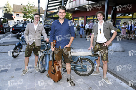 Filmpremiere 'Ausgrissn! In der Lederhosn nach Las Vegas' in Erding