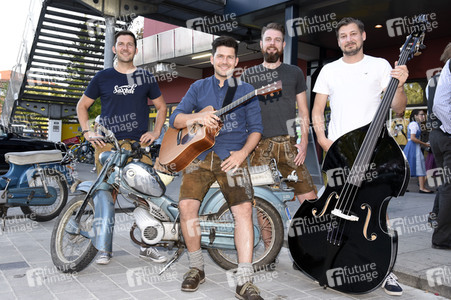 Filmpremiere 'Ausgrissn! In der Lederhosn nach Las Vegas' in Erding