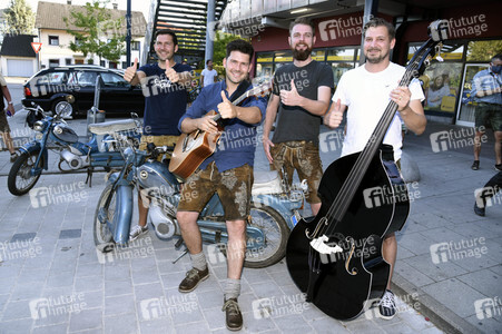 Filmpremiere 'Ausgrissn! In der Lederhosn nach Las Vegas' in Erding