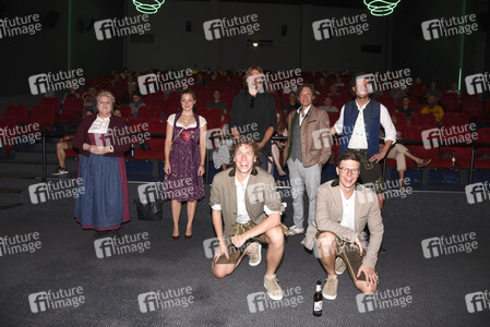 Filmpremiere 'Ausgrissn! In der Lederhosn nach Las Vegas' in Erding