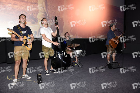 Filmpremiere 'Ausgrissn! In der Lederhosn nach Las Vegas' in Erding