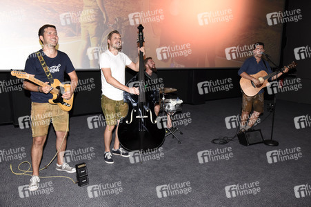 Filmpremiere 'Ausgrissn! In der Lederhosn nach Las Vegas' in Erding