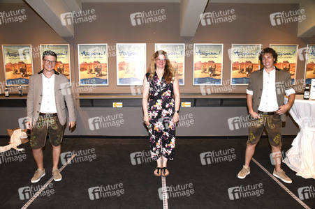 Filmpremiere 'Ausgrissn! In der Lederhosn nach Las Vegas' in Erding