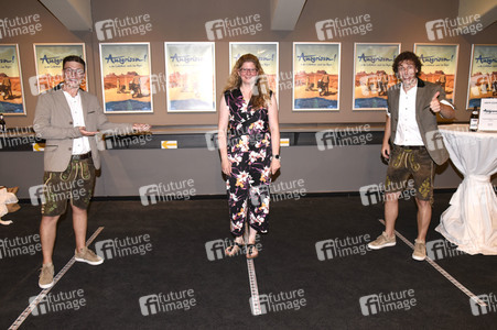 Filmpremiere 'Ausgrissn! In der Lederhosn nach Las Vegas' in Erding