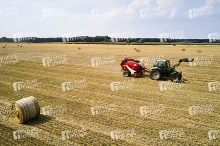 Strohballenpressen bei Altwarmbüchen
