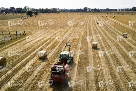 Strohballenpressen bei Altwarmbüchen