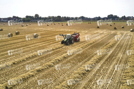 Strohballenpressen bei Altwarmbüchen