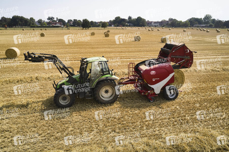 Strohballenpressen bei Altwarmbüchen