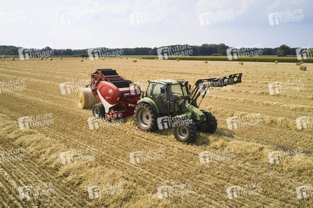 Strohballenpressen bei Altwarmbüchen