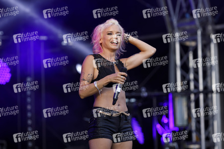 Konzert von Mia Julia Brückner in Bonn