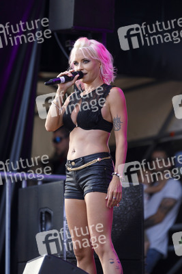 Konzert von Mia Julia Brückner in Bonn