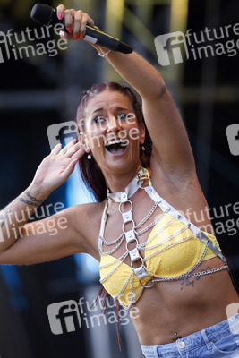 Konzert von Mia Julia Brückner in Bonn