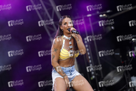 Konzert von Mia Julia Brückner in Bonn