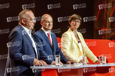 Pressekonferenz zur Nominierung von Olaf Scholz als Kanzlerkandidat in Berlin