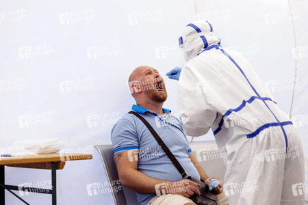 Corona-Testzentrum am Flufhafen Köln Bonn