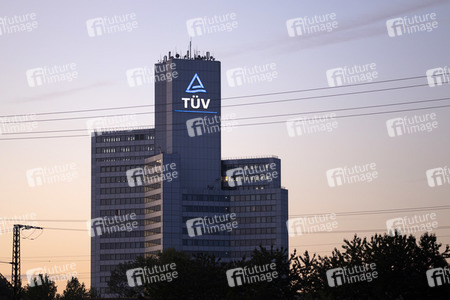 Symbolfoto TÜV Rheinland