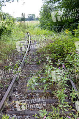 Symbolfoto stillgelegte Bahntrasse