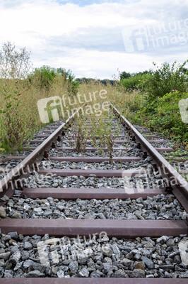 Symbolfoto stillgelegte Bahntrasse