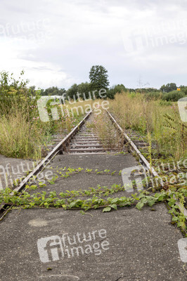 Symbolfoto stillgelegte Bahntrasse