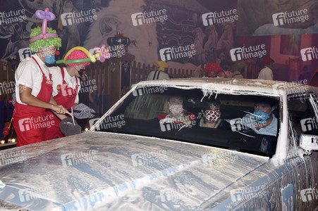 Presse-Premiere 'Clown-Car-Wash' in München